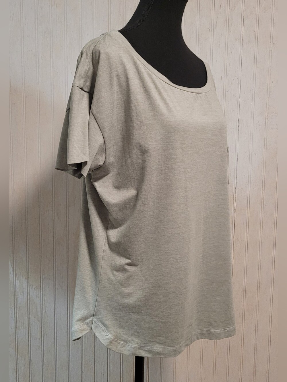 Vuori Rise & Shine Short Sleeve Pocket Tee - Pistachio Heather - Size M - Picture 2 of 11